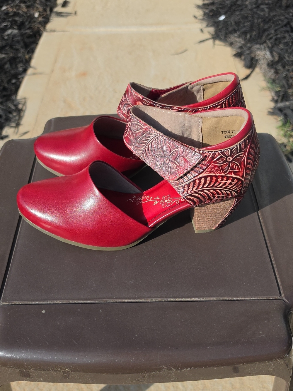 L'ARTISTE Toolie Tooled Red Leather Mary Jane Pumps Size 39